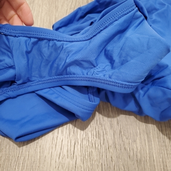 NEW La Blanca Island Goddess Blue Ruched One-Piece Swimsuit - Picture 5 of 6